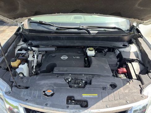 Used 2015 Nissan Pathfinder Platinum FWD image 30