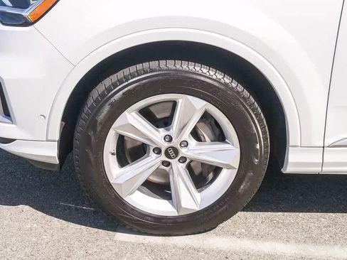 Used 2023 Audi Q7 Premium w/ Convenience Package image 5