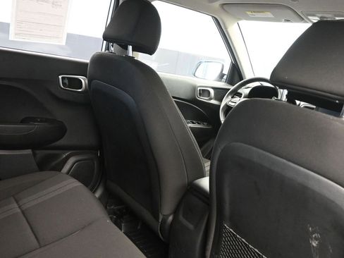 Used 2021 Hyundai Venue SEL w/ Cargo Package image 15