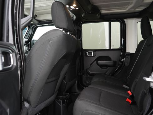 Used 2019 Jeep Wrangler Unlimited Sport S image 18