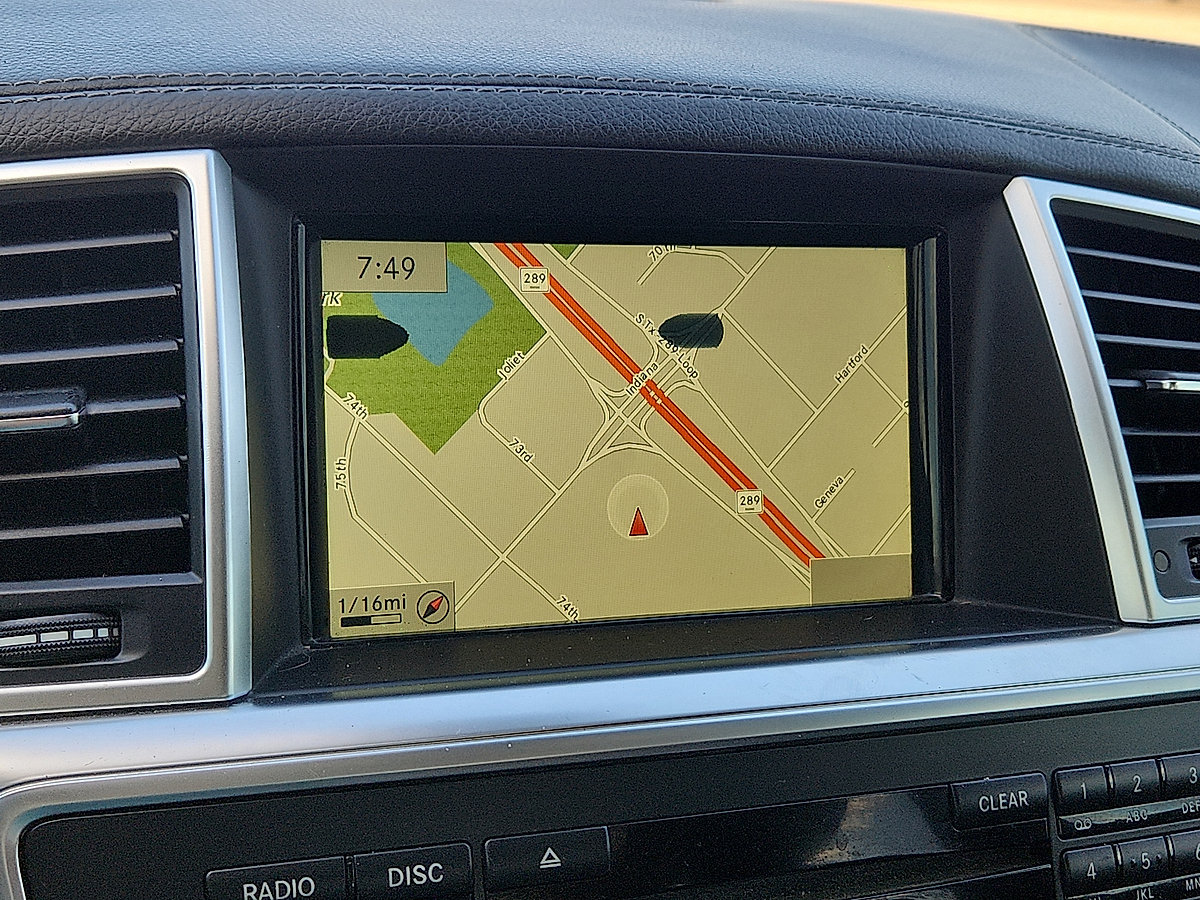 Used 2015 Mercedes-Benz GL 450 4MATIC w/ Lane Tracking Package image 10