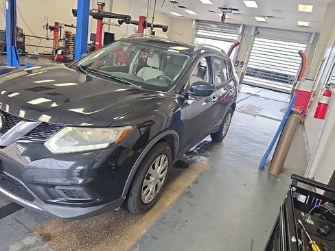 Used 2016 Nissan Rogue S w/ Appearance Package AWD/4WD image 2
