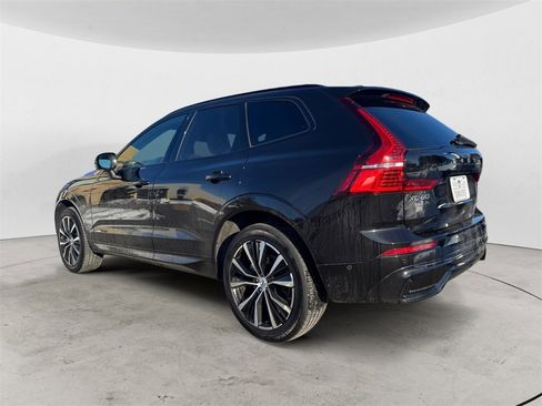 Certified 2025 Volvo XC60 B5 Plus image 3