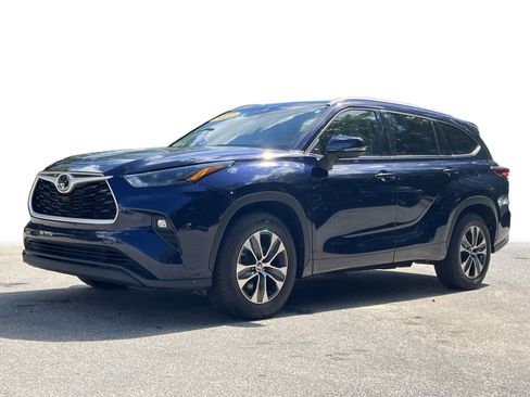 Used 2022 Toyota Highlander XLE image 23