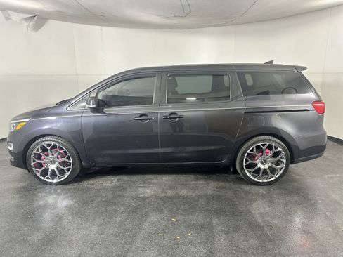 Used 2021 Kia Sedona LX image 5