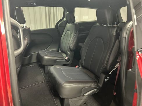 New 2027 Chrysler Pacifica Select FWD image 21