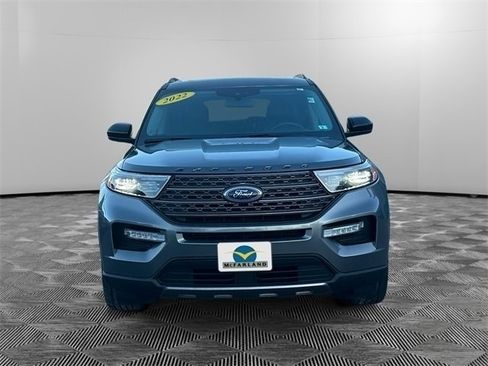 Used 2022 Ford Explorer XLT w/ Equipment Group 202A image 8