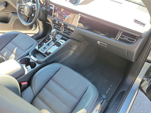 Certified 2025 Porsche Macan Turbo image 19