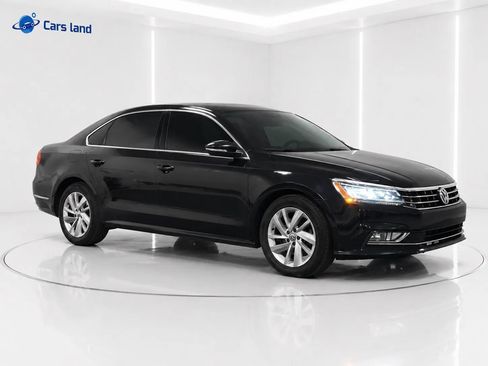 Used 2018 Volkswagen Passat 2.0T SE FWD image 2