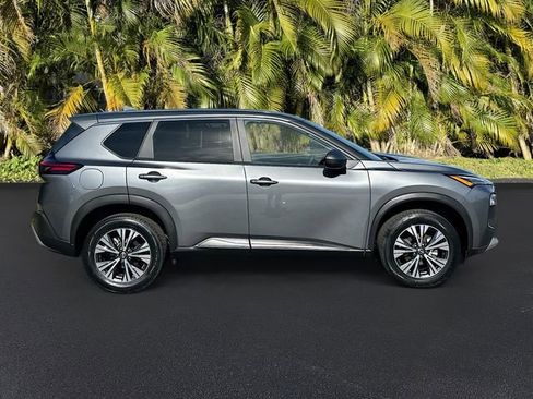 Used 2023 Nissan Rogue SV image 4