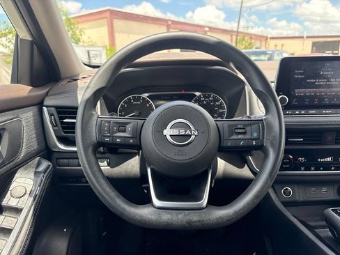 Used 2023 Nissan Rogue SV FWD image 18