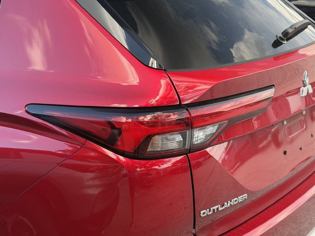 Used 2023 Mitsubishi Outlander SEL FWD image 6