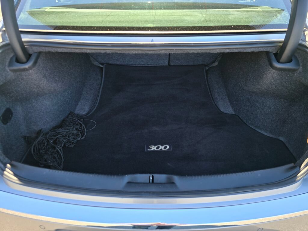 Used 2011 Chrysler 300 C RWD image 19
