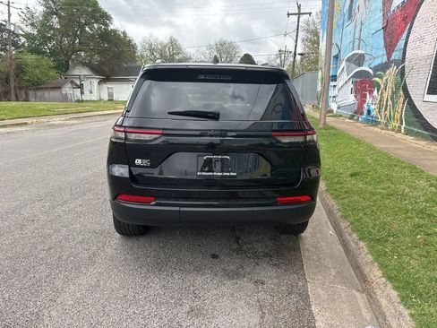 Used 2024 Jeep Grand Cherokee Altitude image 5
