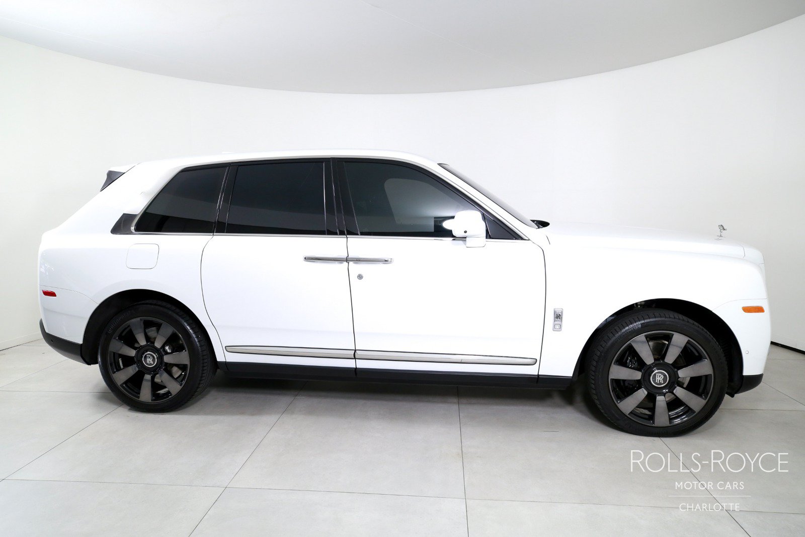Used 2024 Rolls-Royce Cullinan AWD/4WD image 10
