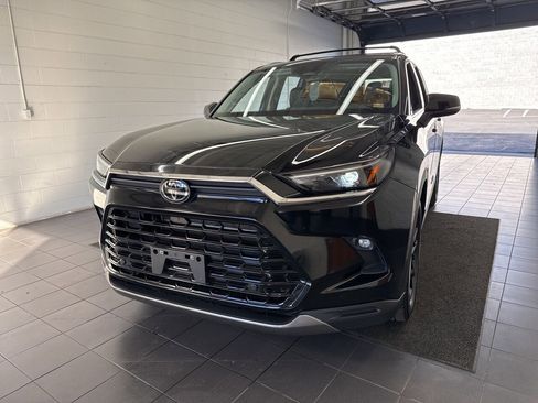 Certified 2024 Toyota Grand Highlander Limited image 3