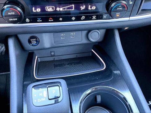 Used 2024 Nissan Rogue SL w/ SL Premium Package FWD image 29