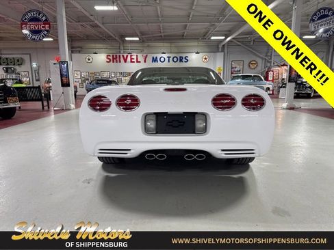 Used 2004 Chevrolet Corvette Base w/ Roof Package image 4