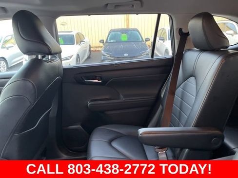 Used 2024 Toyota Highlander XLE AWD/4WD image 14
