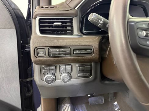 Used 2023 GMC Yukon Denali w/ Denali Reserve Package image 22