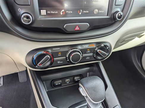 Certified 2025 Kia Soul LX image 25