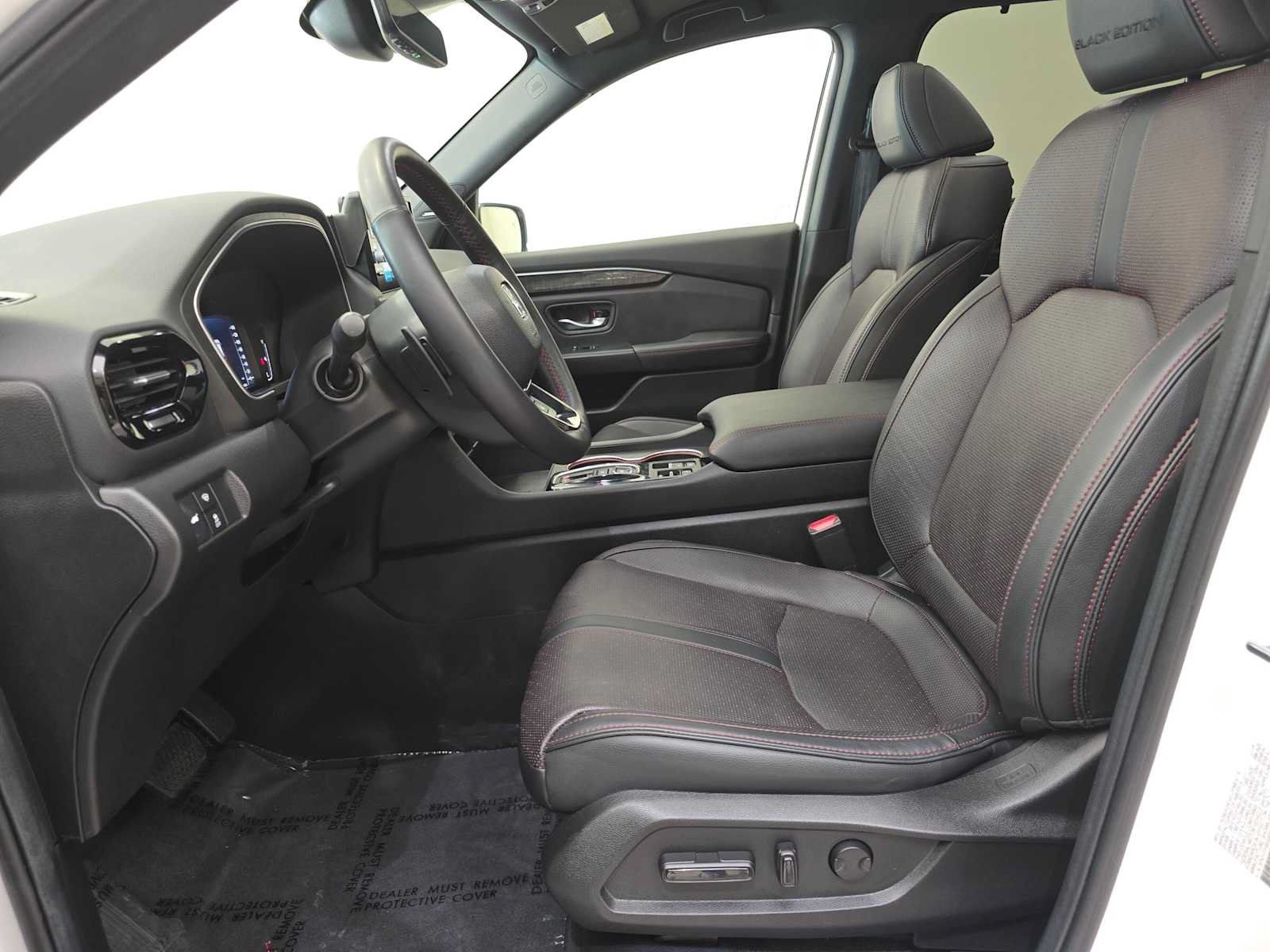 Used 2025 Honda Pilot Black Edition image 23