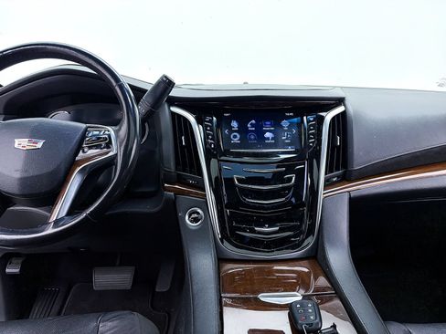 Used 2020 Cadillac Escalade ESV Luxury AWD/4WD image 10