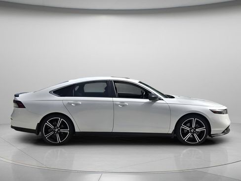 Used 2024 Honda Accord Sport image 3