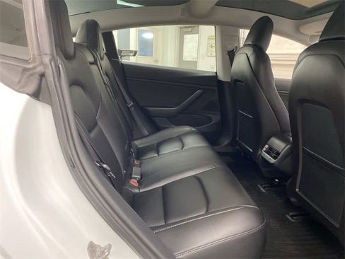 Used 2018 Tesla Model 3 Long Range image 17