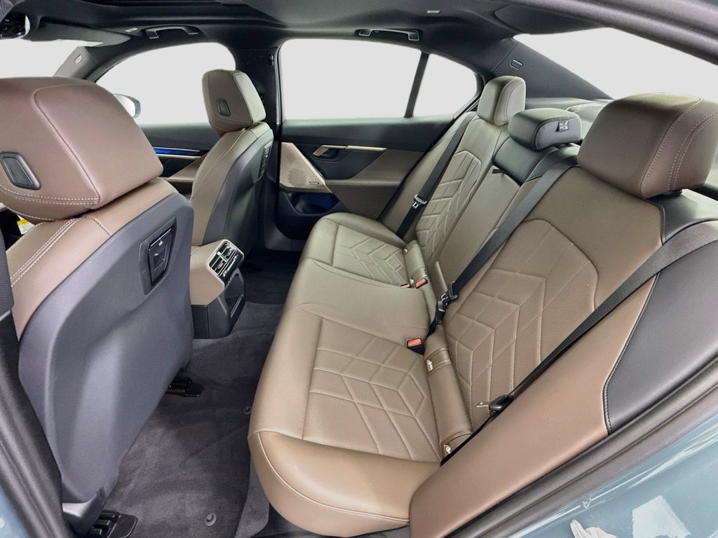 Used 2026 BMW i5 eDrive40 w/ Premium Package AWD/4WD image 20