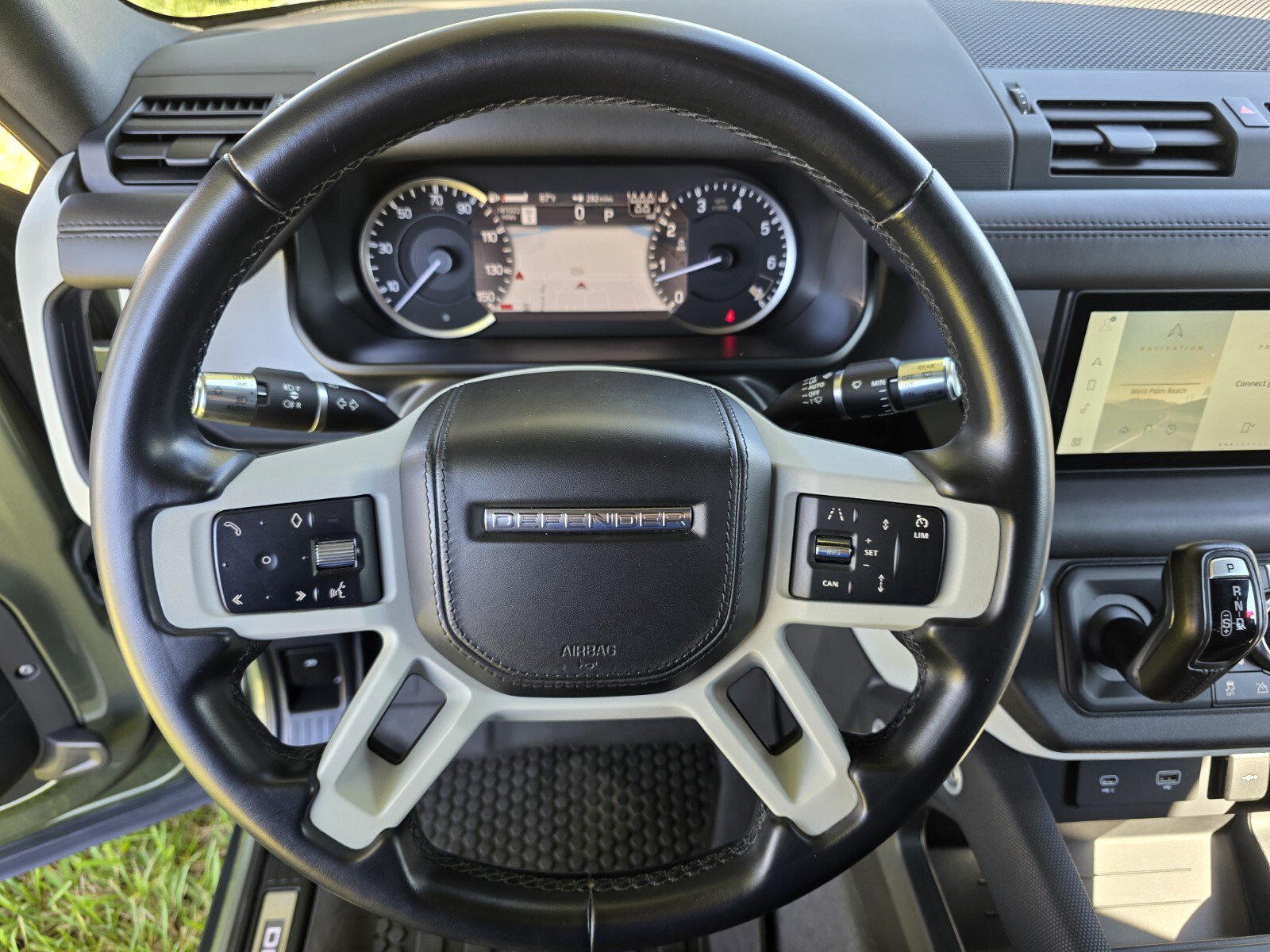 Certified 2022 Land Rover Defender 110 X-Dynamic HSE AWD/4WD image 18
