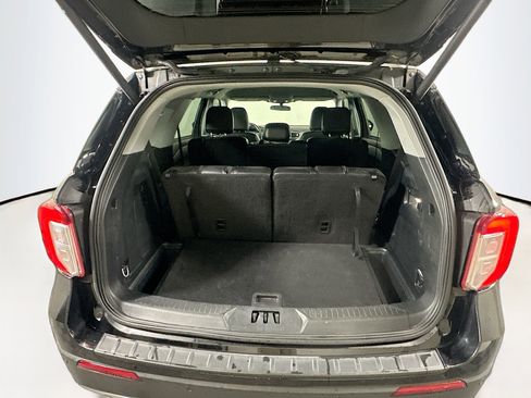 Used 2024 Ford Explorer XLT w/ Equipment Group 202A RWD image 28