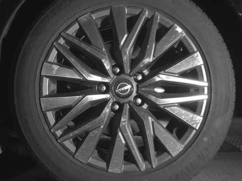 Used 2025 Nissan Altima 2.5 SV FWD image 14