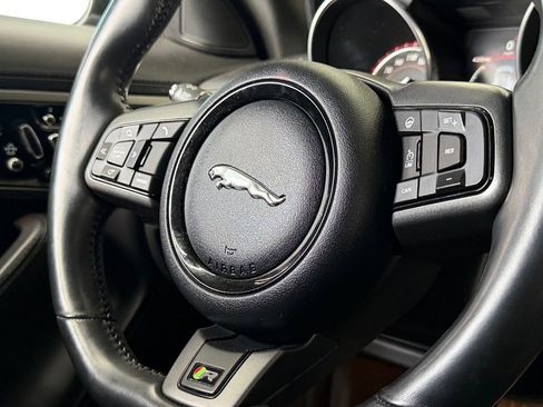 Used 2017 Jaguar F-TYPE R image 15