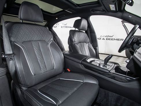 Used 2022 BMW 750i xDrive w/ M Sport Package image 16