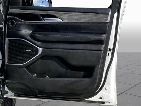 Used 2024 Jeep Wagoneer Series II w/ Flexible Seating Group RWD image 22