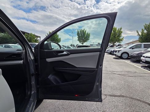Certified 2023 Volkswagen Taos SEL AWD/4WD image 32