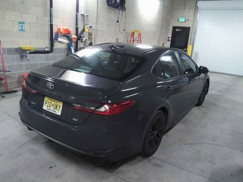 Used 2025 Toyota Camry SE image 4