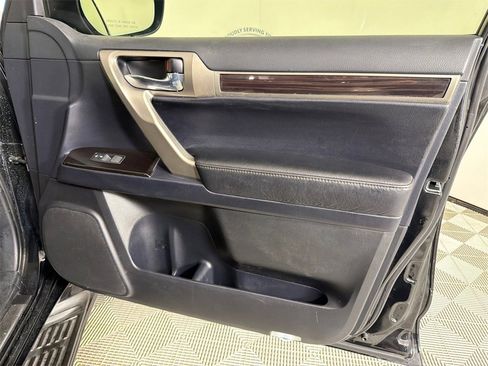 Used 2017 Lexus GX 460 w/ Navigation Package image 15