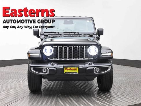 Used 2025 Jeep Wrangler Unlimited Sahara w/ Safety Group AWD/4WD image 2