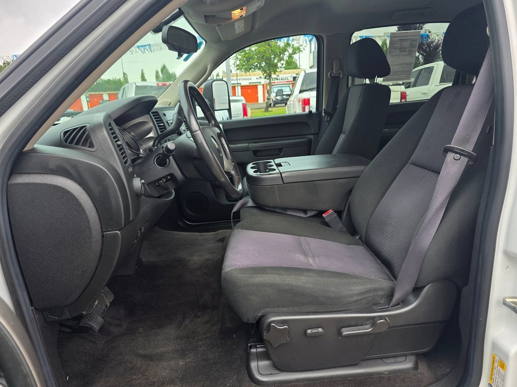 Used 2011 Chevrolet Silverado 1500 LT w/ All-Star Edition AWD/4WD image 4