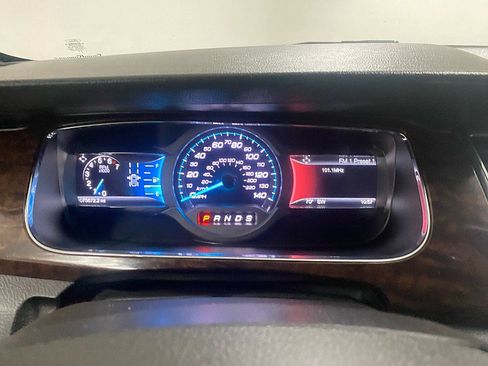 Used 2017 Ford Taurus Limited w/ Driver Assist Package image 16