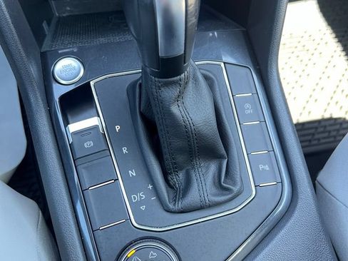 Used 2020 Volkswagen Tiguan SE R-Line AWD/4WD image 30