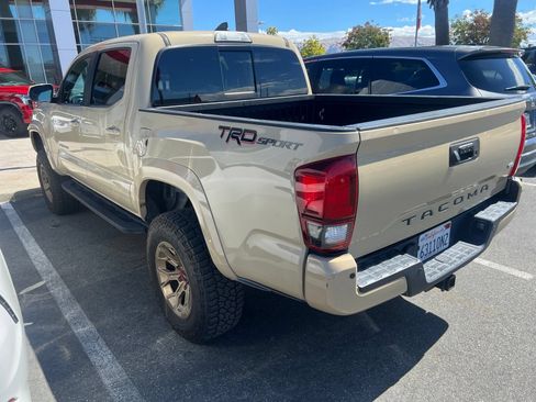 Used 2018 Toyota Tacoma TRD Sport w/ TRD Premium Sport Package RWD image 4