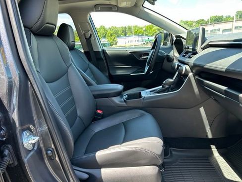 Used 2025 Toyota RAV4 XLE Premium w/ Weather Package AWD/4WD image 17