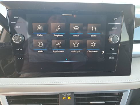 New 2026 Volkswagen Taos SE image 11