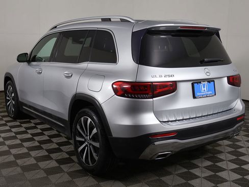 Used 2021 Mercedes-Benz GLB 250 4MATIC w/ Premium Package image 8