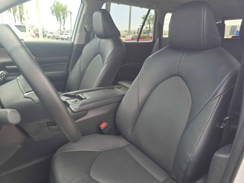 Certified 2025 Toyota Grand Highlander FWD image 22