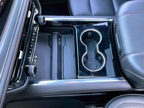 Used 2025 Chevrolet Suburban RST w/ RST Capability Package image 18