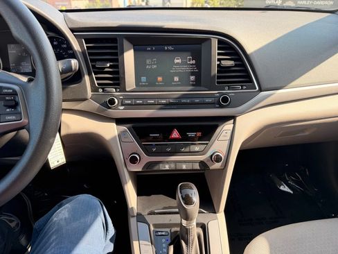 Used 2017 Hyundai Elantra SE FWD image 18